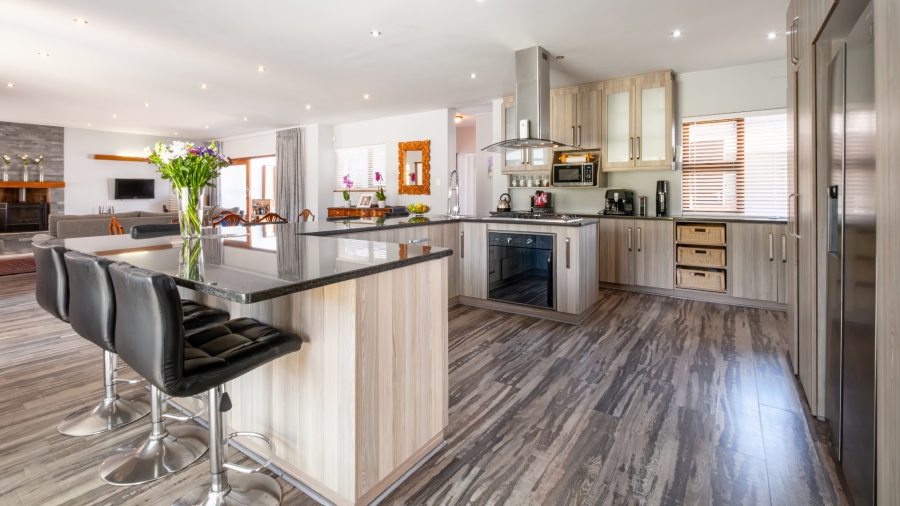 4 Bedroom Property for Sale in Heatherlands Western Cape